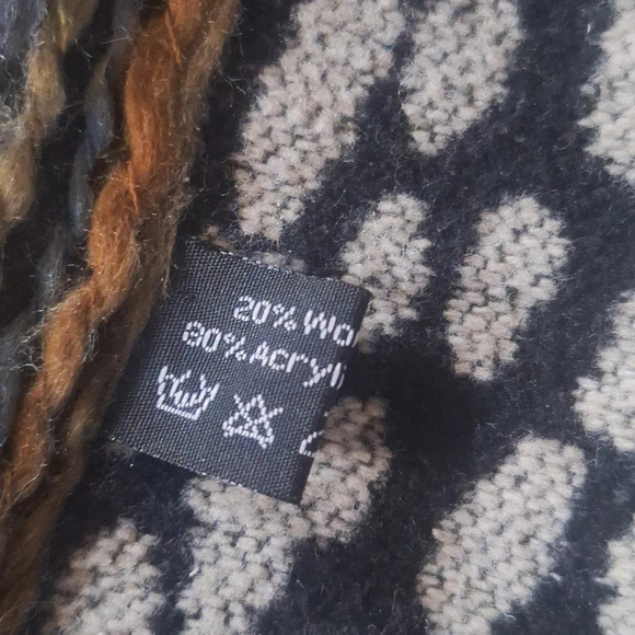 Katherine Barclay wool blend Triangular animal print Shawl - Picture 7 of 7